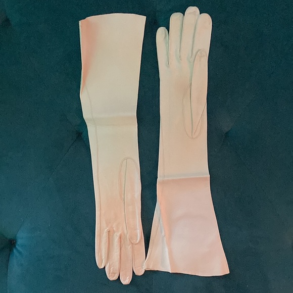 Long Flared leather Ivory Vintage Gloves - Picture 2 of 4